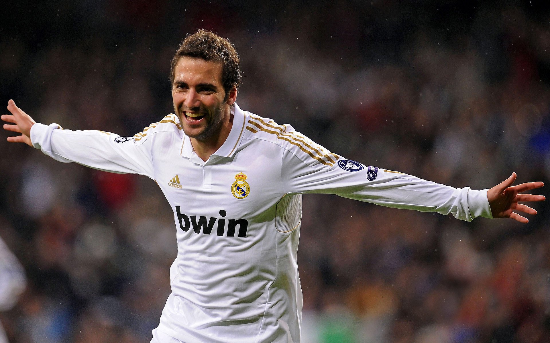 孙兴慜软红争议，8次铲球换1场停赛，英超尺度之变触动谁的神经？|